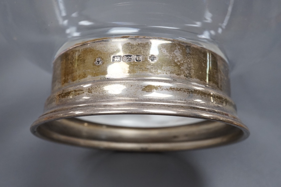 A modern silver footed circular glass bowl, M C Hersey & Son Ltd, London, 2000, diameter 19.1cm.